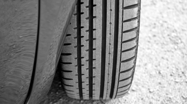 Contrôle continu des pneus, les conseils d'entretien automobile de FORD à Amilly